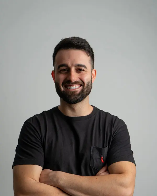 Retrato de un arquitecto con camisa