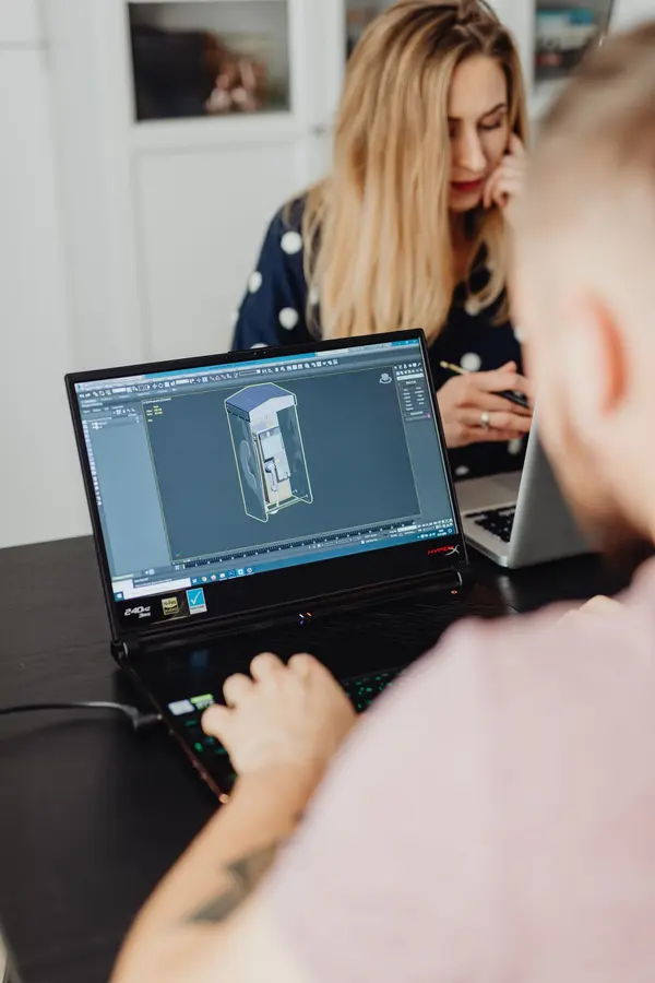 Modelo 3D de un edificio en una computadora portátil