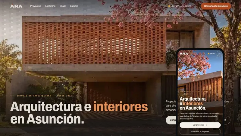 La demo Ára Arquitectura abierta en una computadora y en un celular, con el video de una casa con celosía de ladrillo